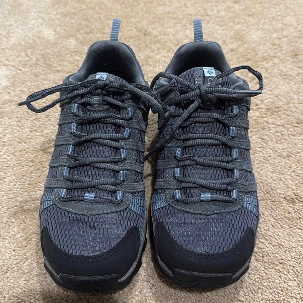Women’s Columbia Waterproof Low Hiking Boot Size 6 Gray